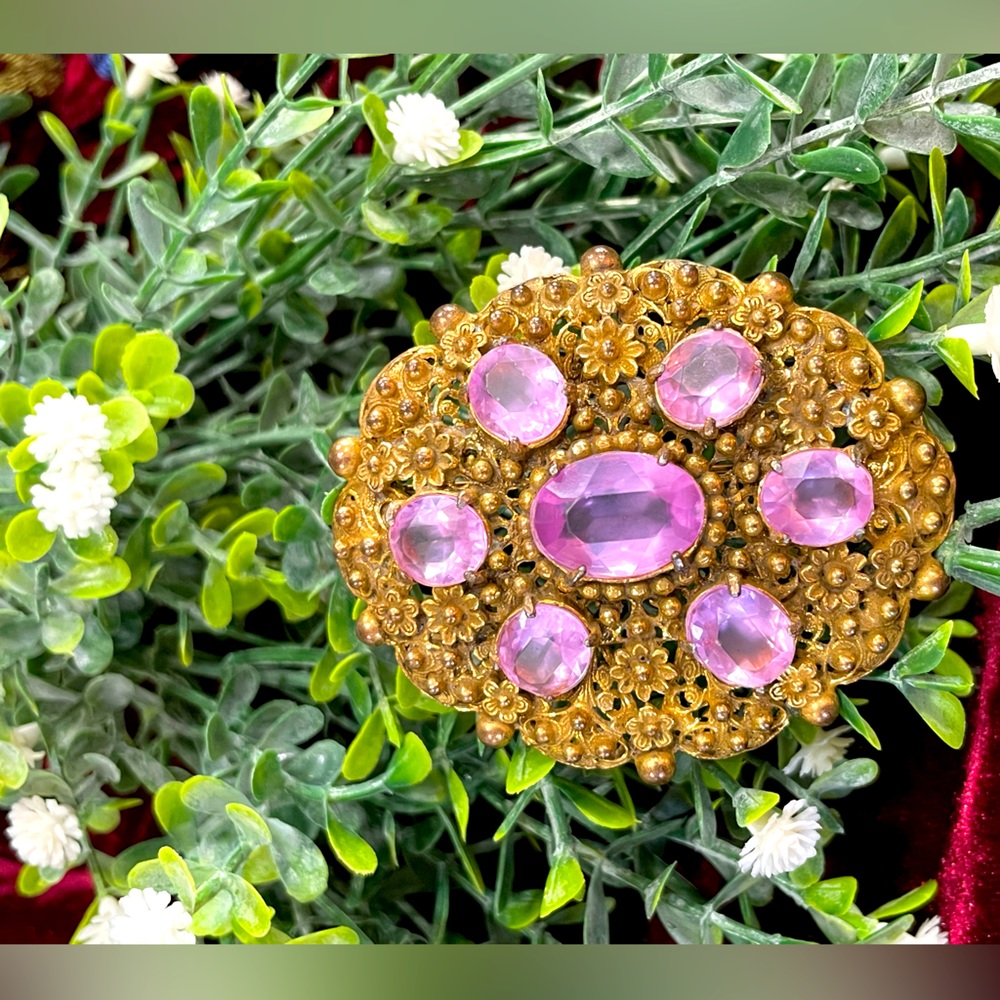 Gorgeous Vintage Gold Ornate Brooch
